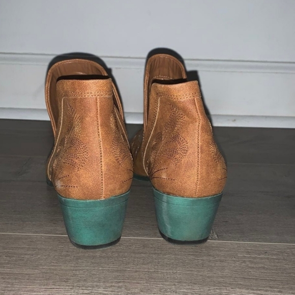 Women's booties size 8 - Picture 4 of 4